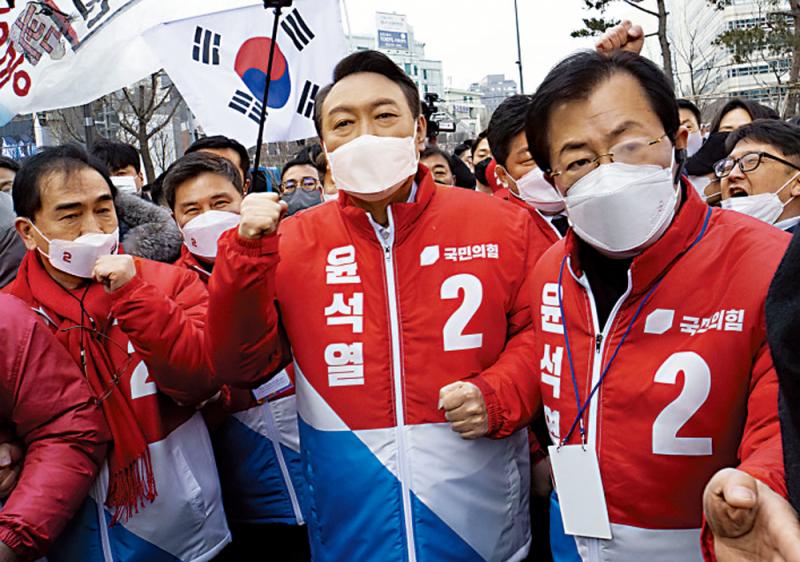 韩国执政党支持率反超最大在野党的现象分析