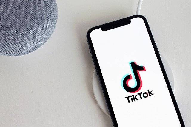 中方回应特朗普要求TikTok 50%所有权，一场全球化背景下的商业博弈